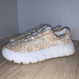 Free People Women’s 7, Catch Me If You Can Crochet Flower Sneaker Cream Boho